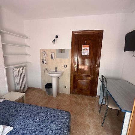 Hostal Arrate Madrid Buitenkant foto